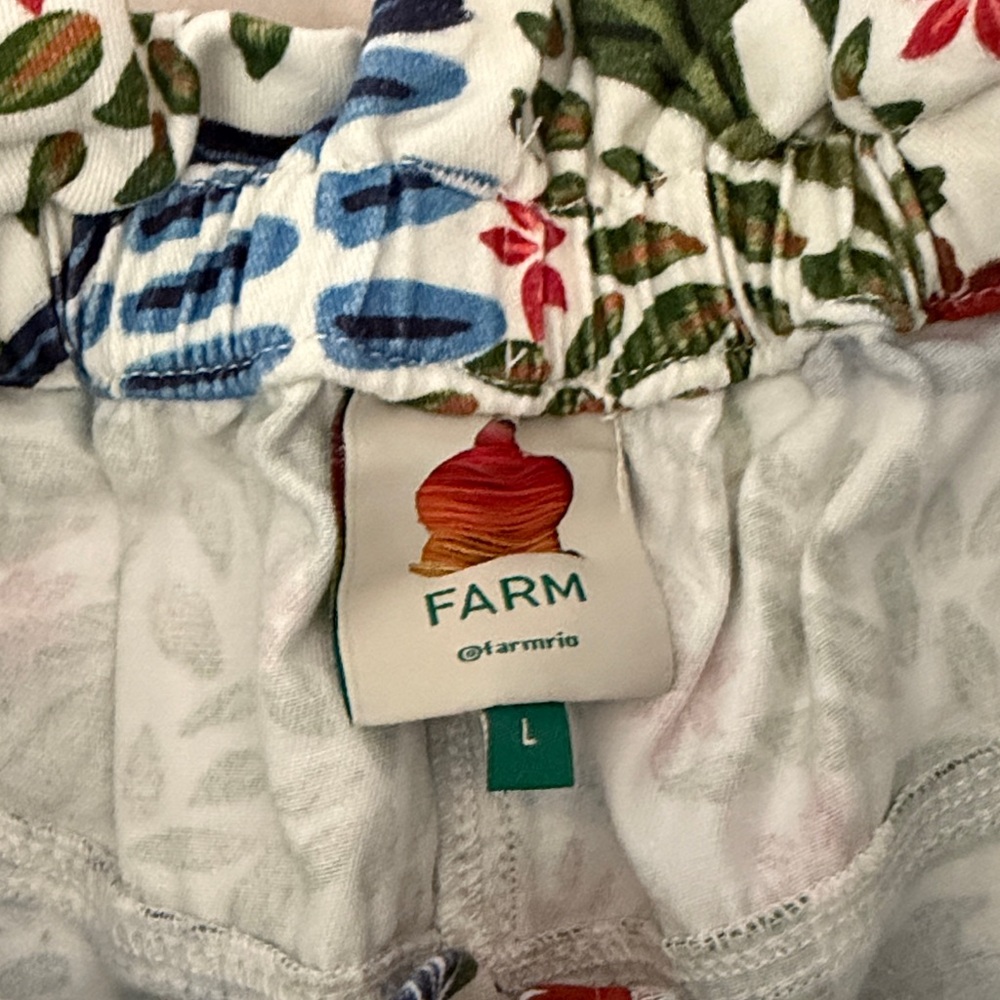 FARM Rio White High-Waist Bird & Leaf Print Shorts - Picture 2 of 3